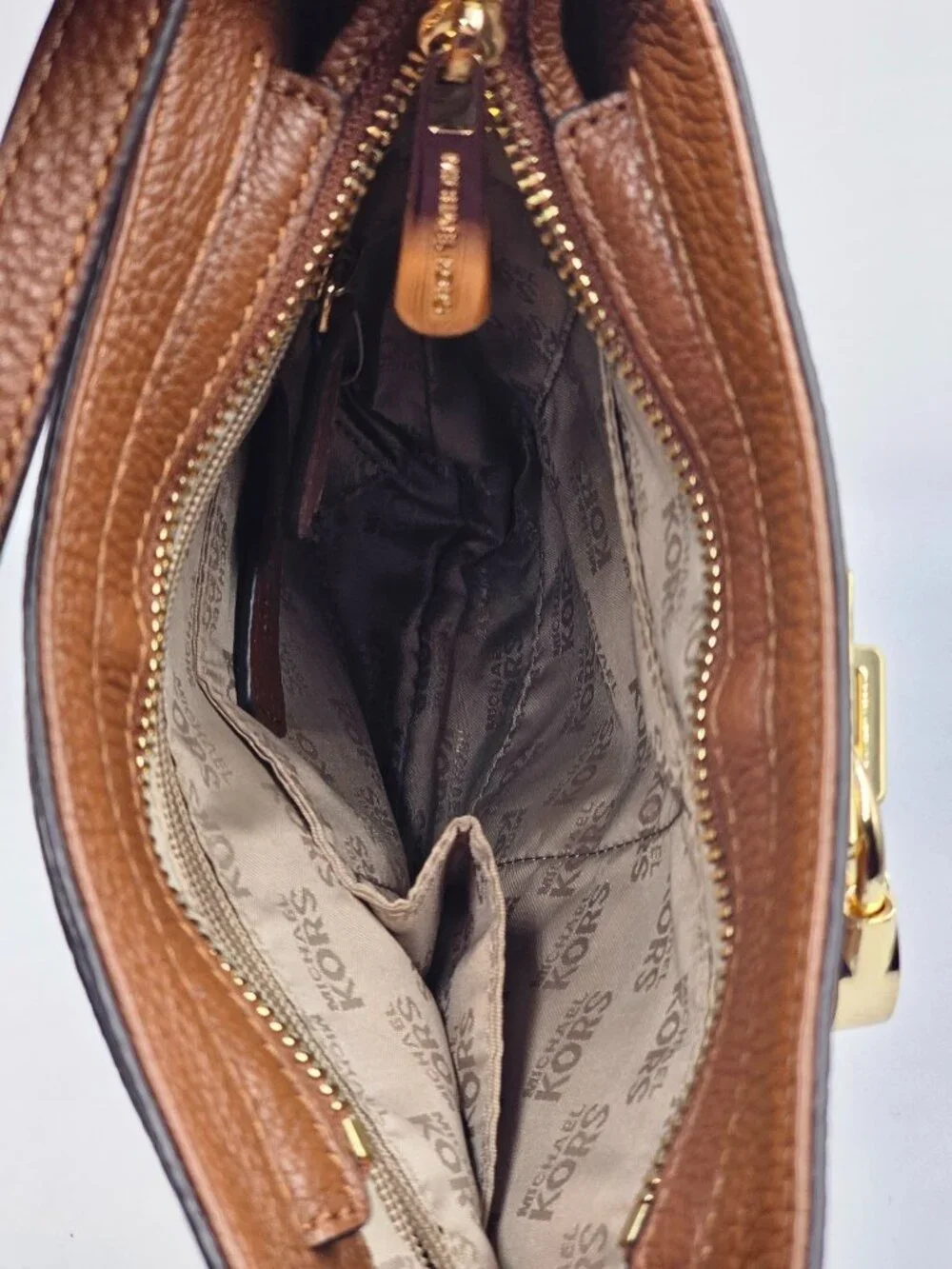 Michael Kors Women's Tan Pebbled Leather Hamilton Traveler Crossbody Bag  3371